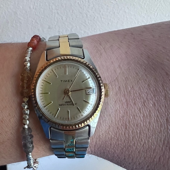 Vintage Timex Two-Tone Classic Watch, Excellent condition. - Picture 5 of 5